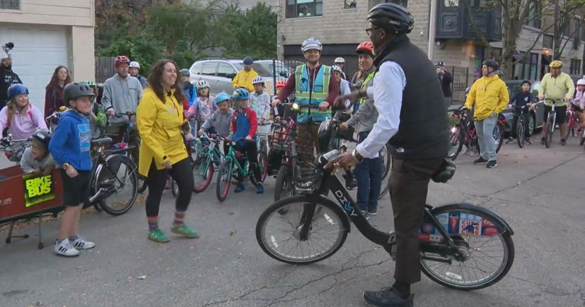 Chicago Public Schools students mark National Walk & Roll to School Day