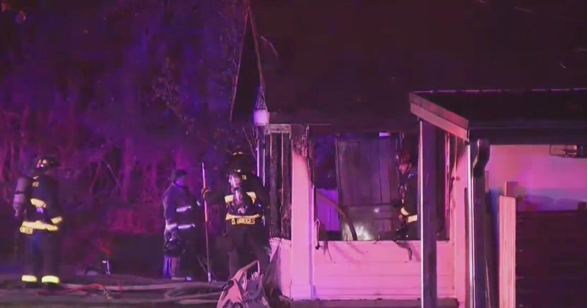 2 killed in house fire on Waters Road in south Atlanta