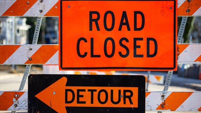 Road closed detour up close 