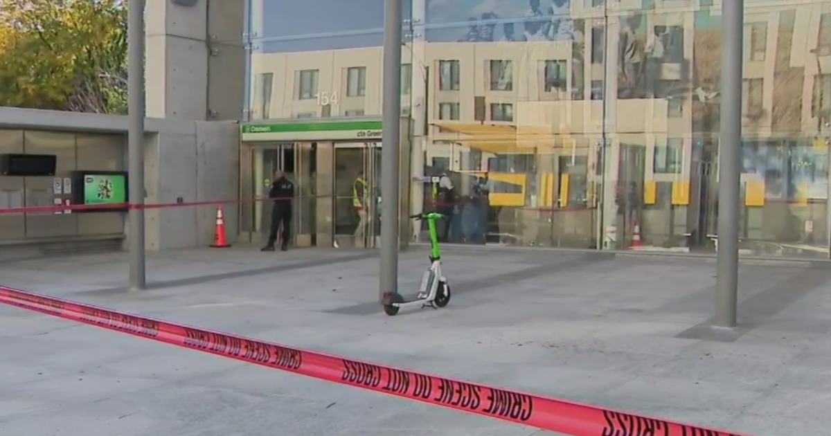 Man charged in stabbing that killed CTA janitor Julian Mobley on Green ...