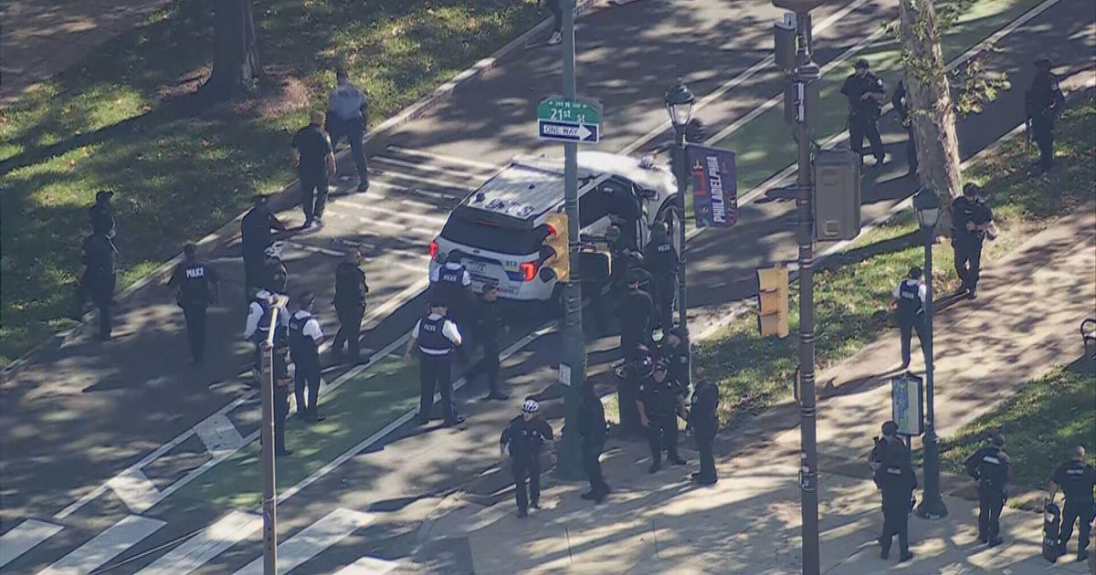 Officers shoot, kill armed man on Benjamin Franklin Parkway in ...