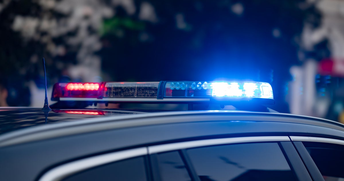 Vehicle crash into light pole blocks both directions of Coffee Road in Modesto