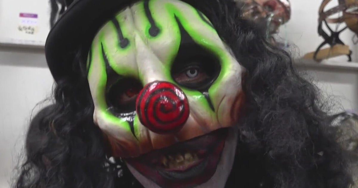 Scare actor trades ice sales for Halloween mayhem at Jungle Island's Horrorland