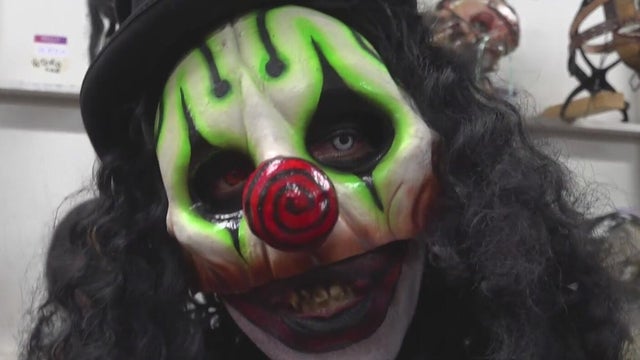 South Florida scare actor sells ice by day, haunts by night