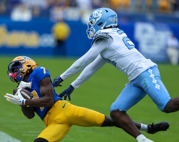 malik-knight-catch-in-front-of-kenton-dopson-iii.jpg