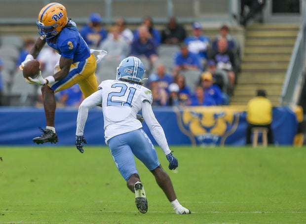 cataurus-blue-hicks-catch-in-front-of-kenton-dopson-iii.jpg