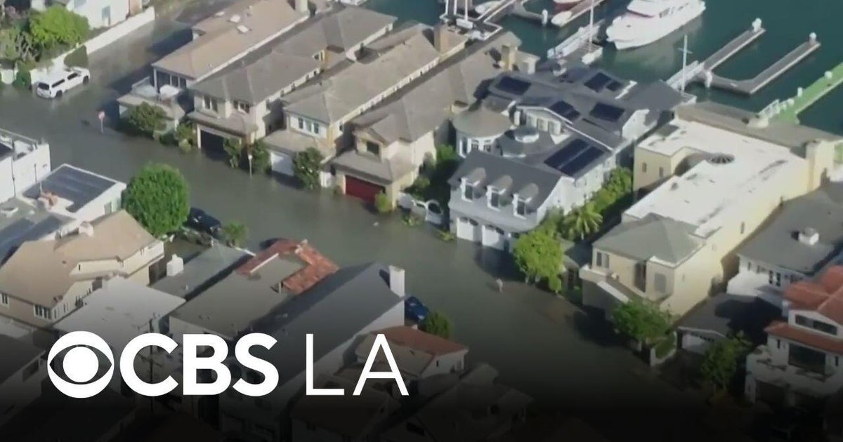 Newport Beach declares local emergency after coastal flooding on Balboa ...