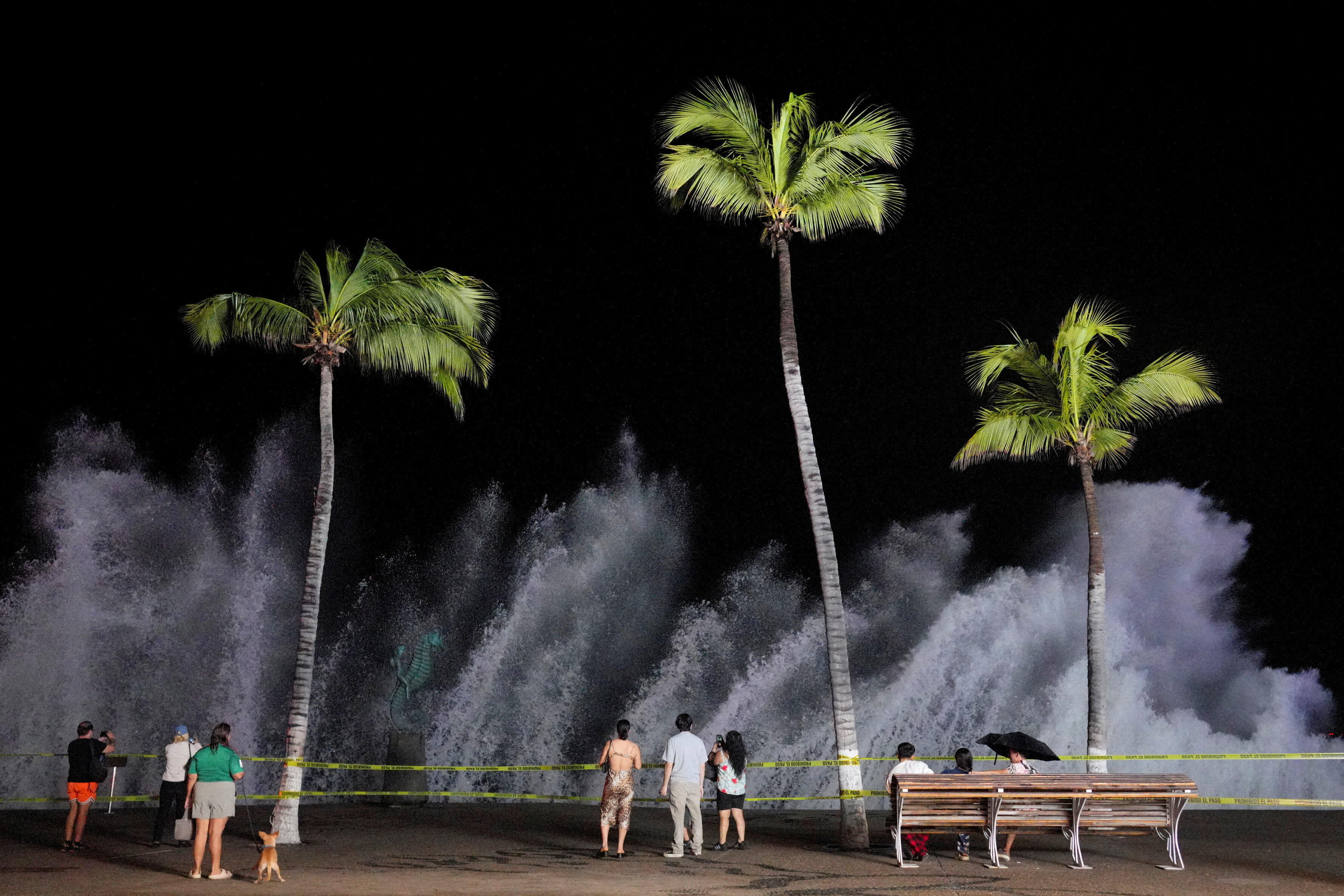 Hurricane Simon lashes Mexico's Pacific coast, pounds resorts and towns