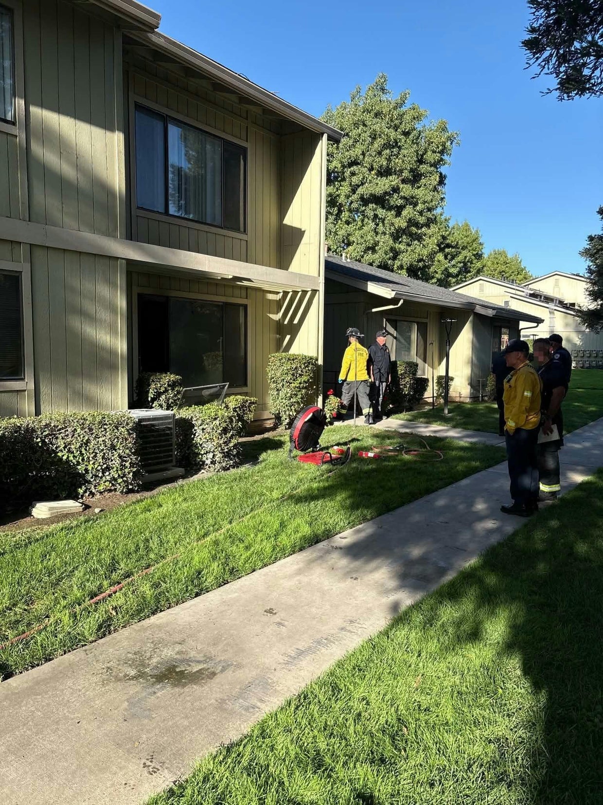 1 dead after fire breaks out at Oakridge Apartments in Oakdale - CBS ...