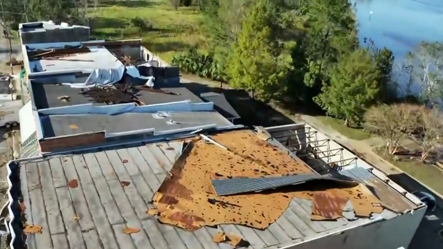 cbsn-fusion-35649-1-look-hurricane-isaias-damage-unleashing-flooding-tornadoes-video-45-788572.png 