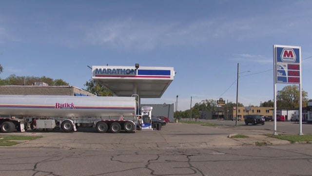 Man shot and killed at Detroit gas station