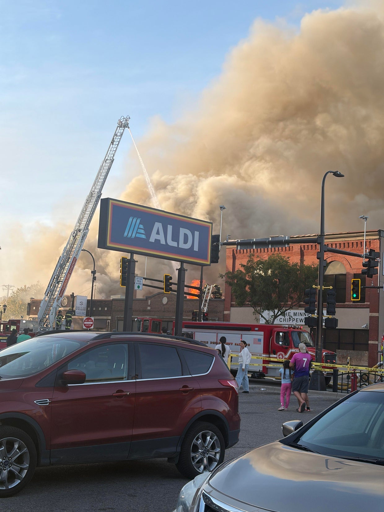 2 Minneapolis firefighters hurt in East Franklin Avenue business fire ...