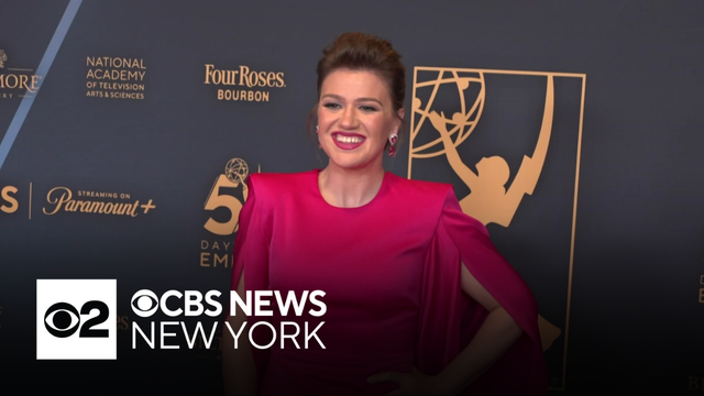 Kelly Clarkson's feud with Brooklyn store sparks debate