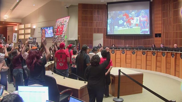 packed-aurora-council-chambers-regular-meeting.jpg 