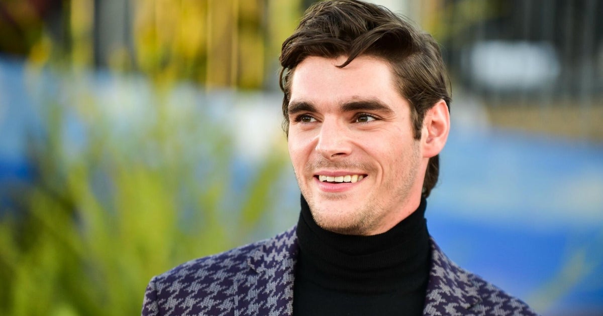 Tributes pour in for "Breaking Bad" star RJ Mitte