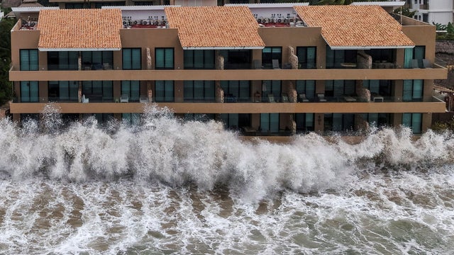 Hurricane Simon churns off Mexico's Pacific coast 