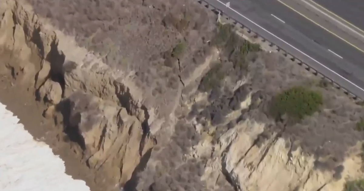 Large crack appears in Laguna Beach cliffside under Pacific Coast Highway