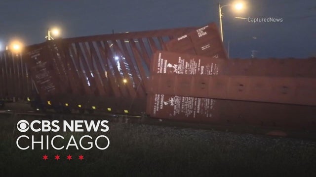 Multiple train cars derailed on Chicago's Southwest Side