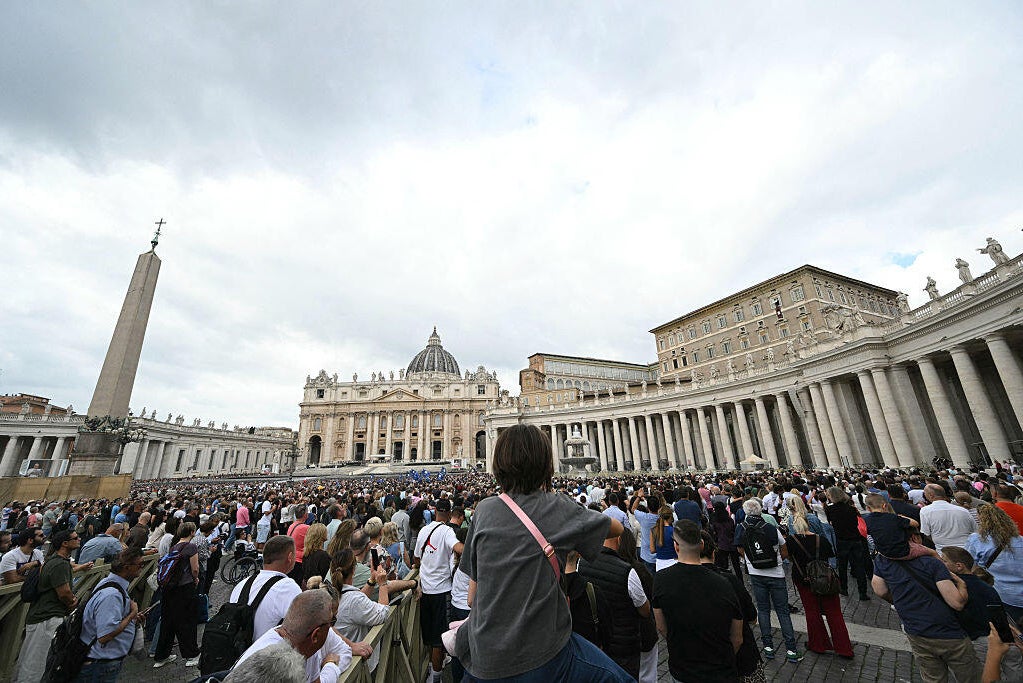 TOPSHOT-VATICAN-RELIGION-POPE-ANGELUS-HEALTH 