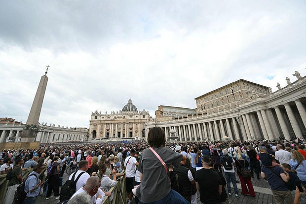 TOPSHOT-VATICAN-RELIGION-POPE-ANGELUS-HEALTH