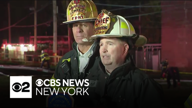 4-alarm fire tears through vacant Staten Island warehouse, FDNY says