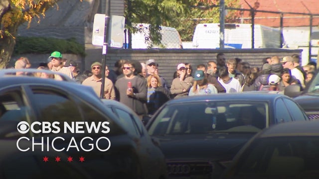 Crowds turn out to see inside of Uptown Theatre for Open House Chicago
