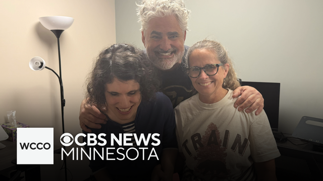 Vikings Radio fan gets surprise visit from Paul Allen