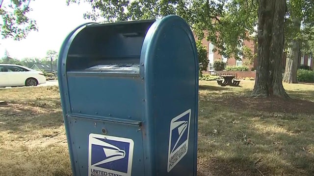 Deadline for voter registration by mail; longtime Royal Oak restaurant to close; other stories