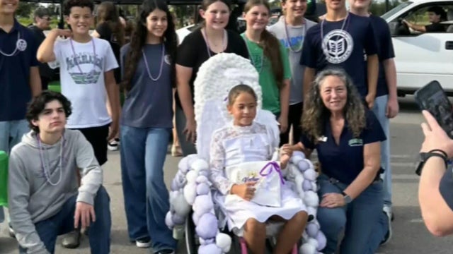 New student gets royal welcome from classmates
