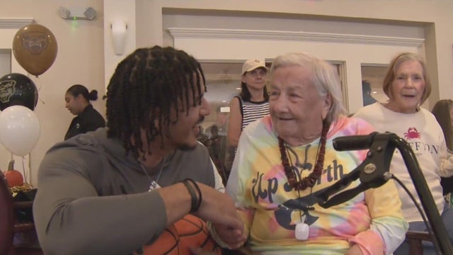 Oakland University men's basketball team watches Pistons with seniors