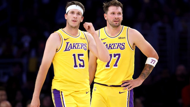 Sacramento Kings v Los Angeles Lakers 