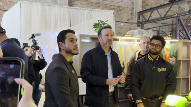 Abdul El-Sayed visits Detroit exhibit displaying documents from Epstein files 