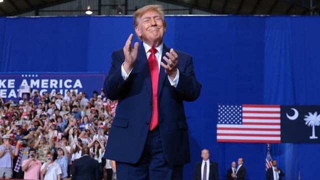 Trump, Vance return to midterm campaign trail