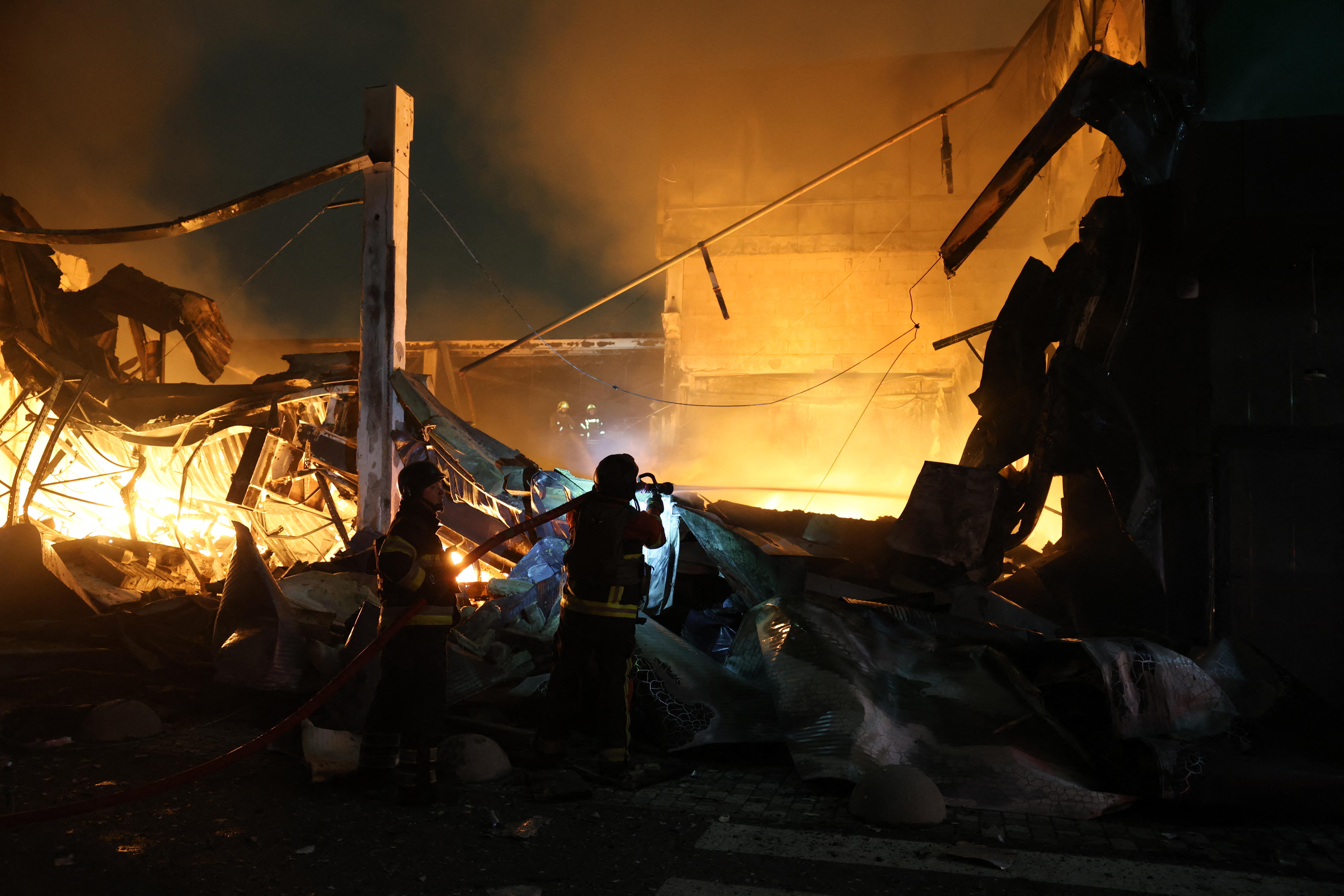 Zelenskyy accuses Russia of using cluster warheads in deadly strikes