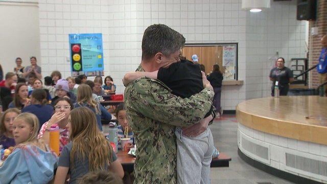 military-dad-returns-5pkg-transfer-frame-1379.jpg 
