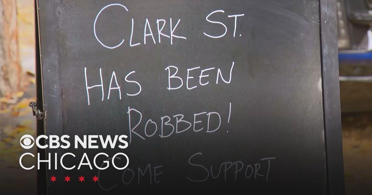 Thieves target more than a dozen Clark Street businesses in Lincoln Park break-ins