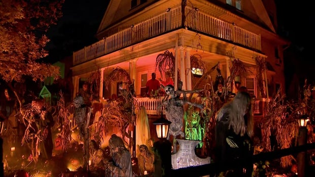 hfr-question-everything-halloween-houses-db-hi-res-still.jpg