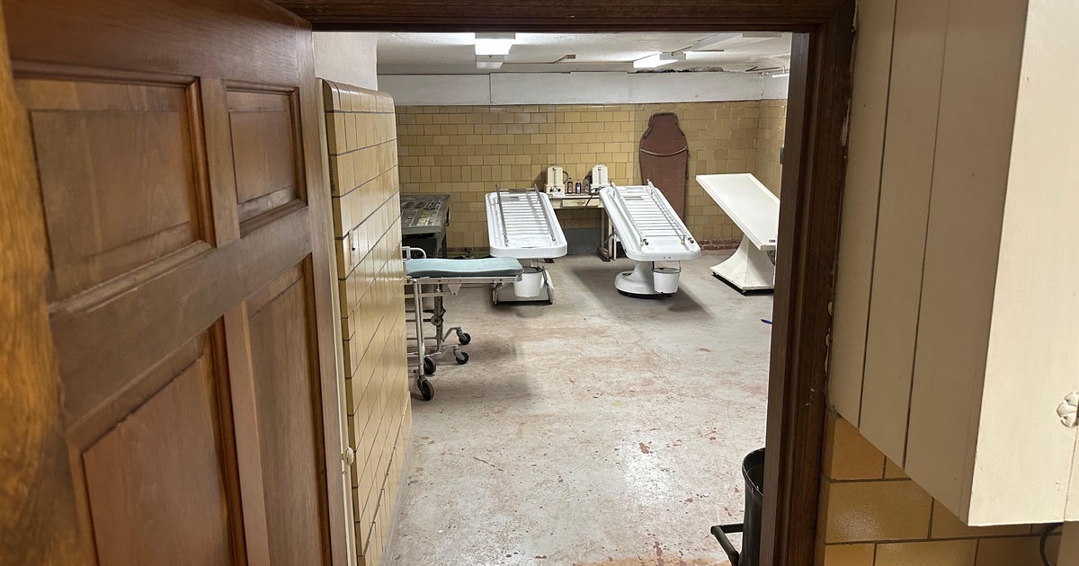 Tours offer Michigan Halloween enthusiasts visits to former psychiatric hospital, funeral home
