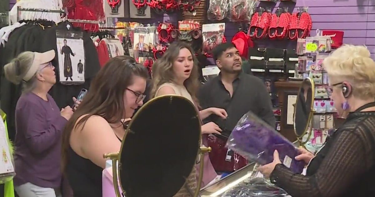 Evangeline&rsquo;s Costume Mansion in Old Sacramento reopens in time for Halloween
