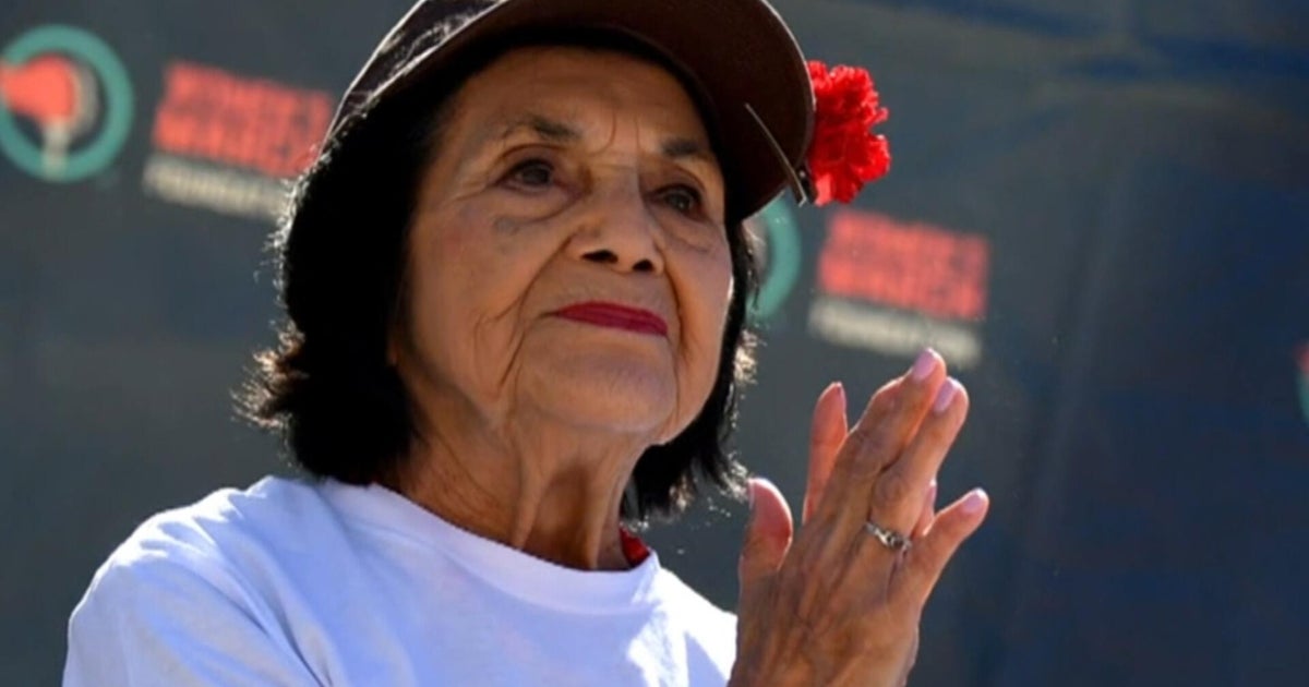 Dolores Huerta, activist who stood behind farmers and Latinos, dies at 96