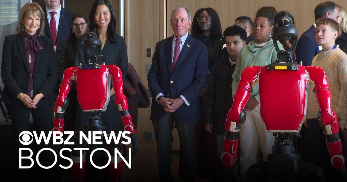 Michael Bloomberg visits new Museum of Science space named after ...