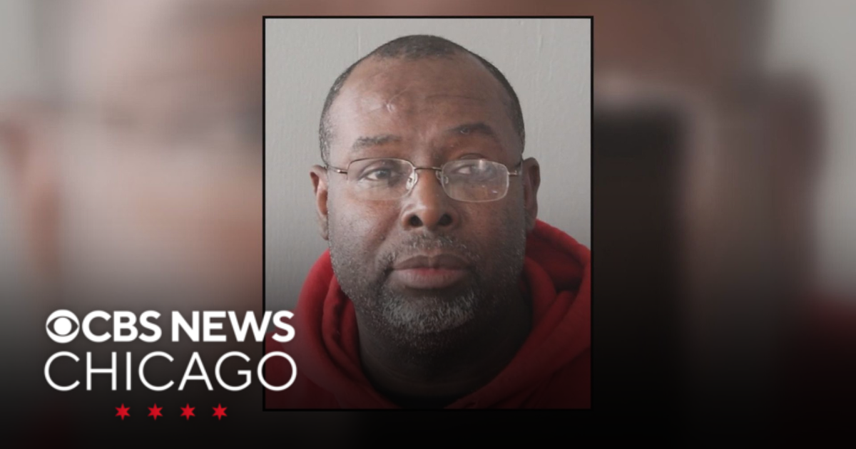 Man posing as basketball coach charged with grooming teen - CBS Chicago